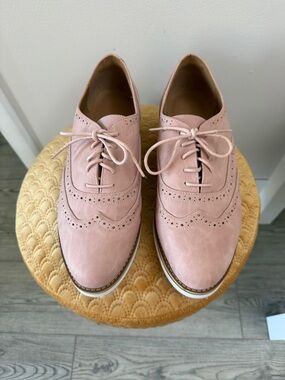 Women’s Pink Brogue Lace-Up Oxfords Size 10